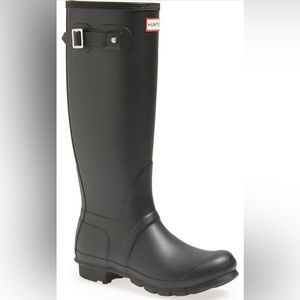 Black hunter boots size 8